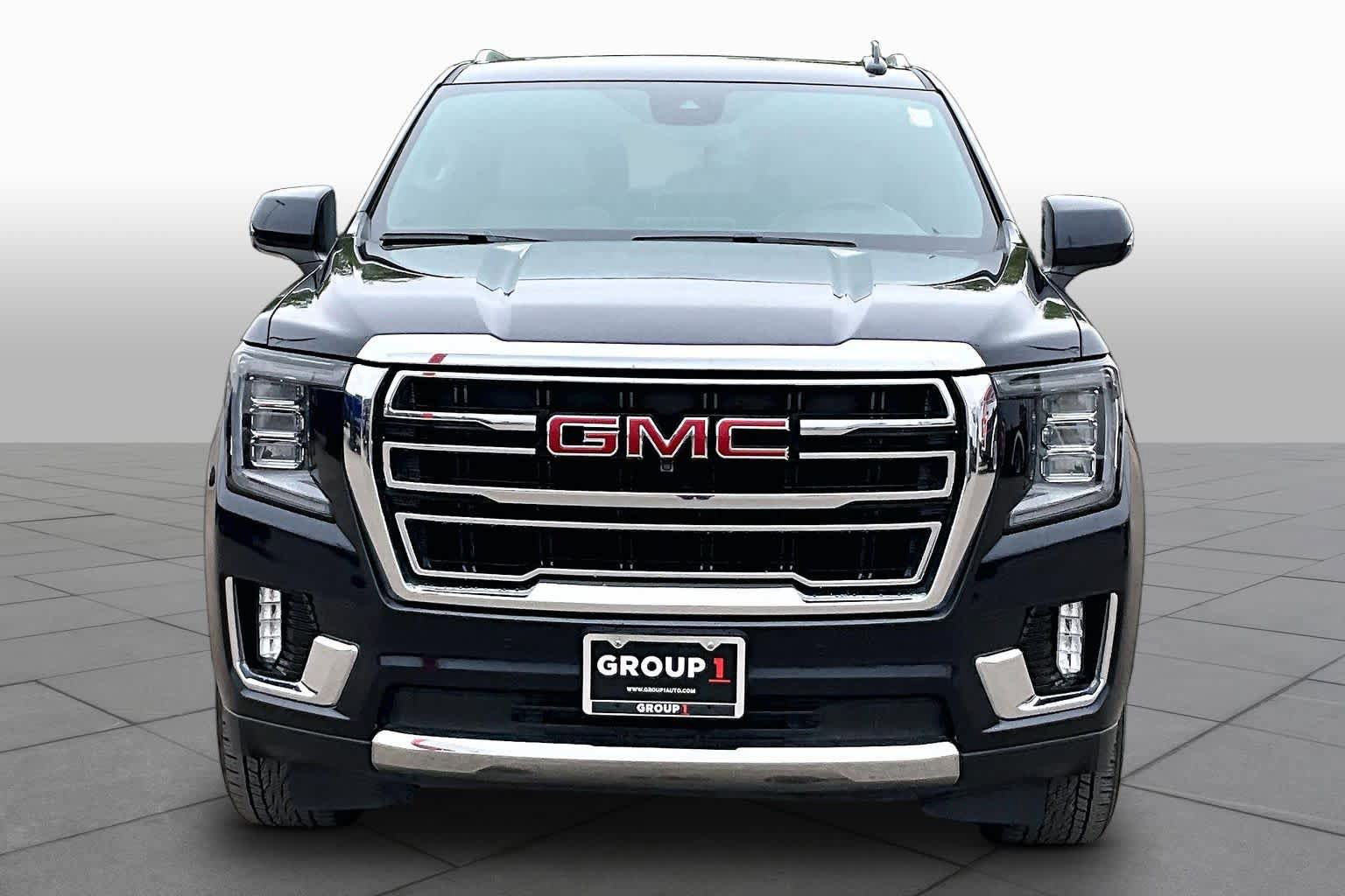 Used 2023 GMC Yukon SLT w/ SLT Luxury Package AWD/4WD image 4