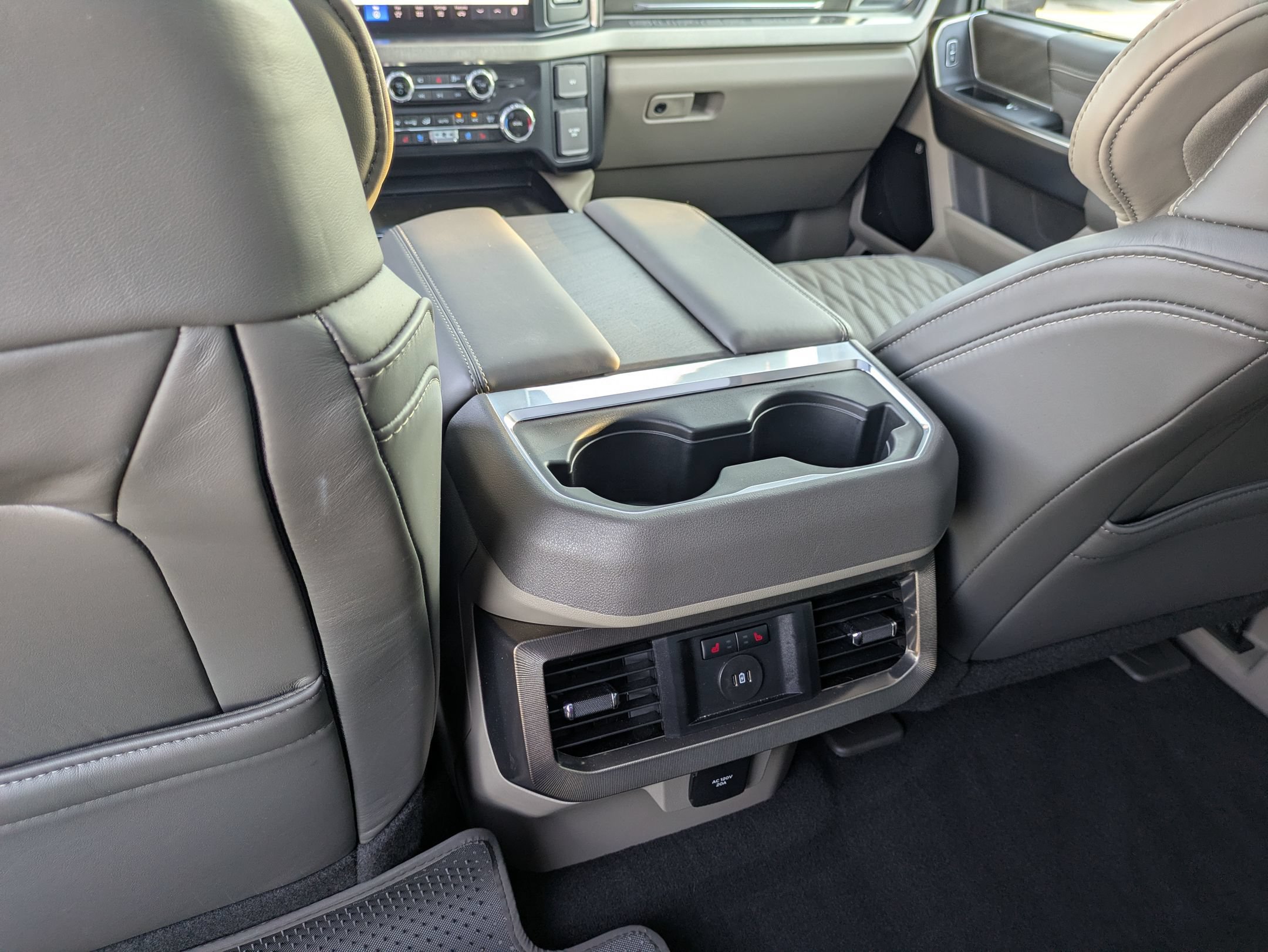 Certified 2025 Ford F450 Platinum w/ Platinum Plus Package AWD/4WD image 31