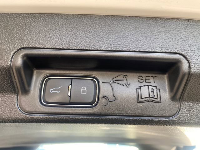 Certified 2022 Ford Explorer XLT w/ Equipment Group 202A image 11