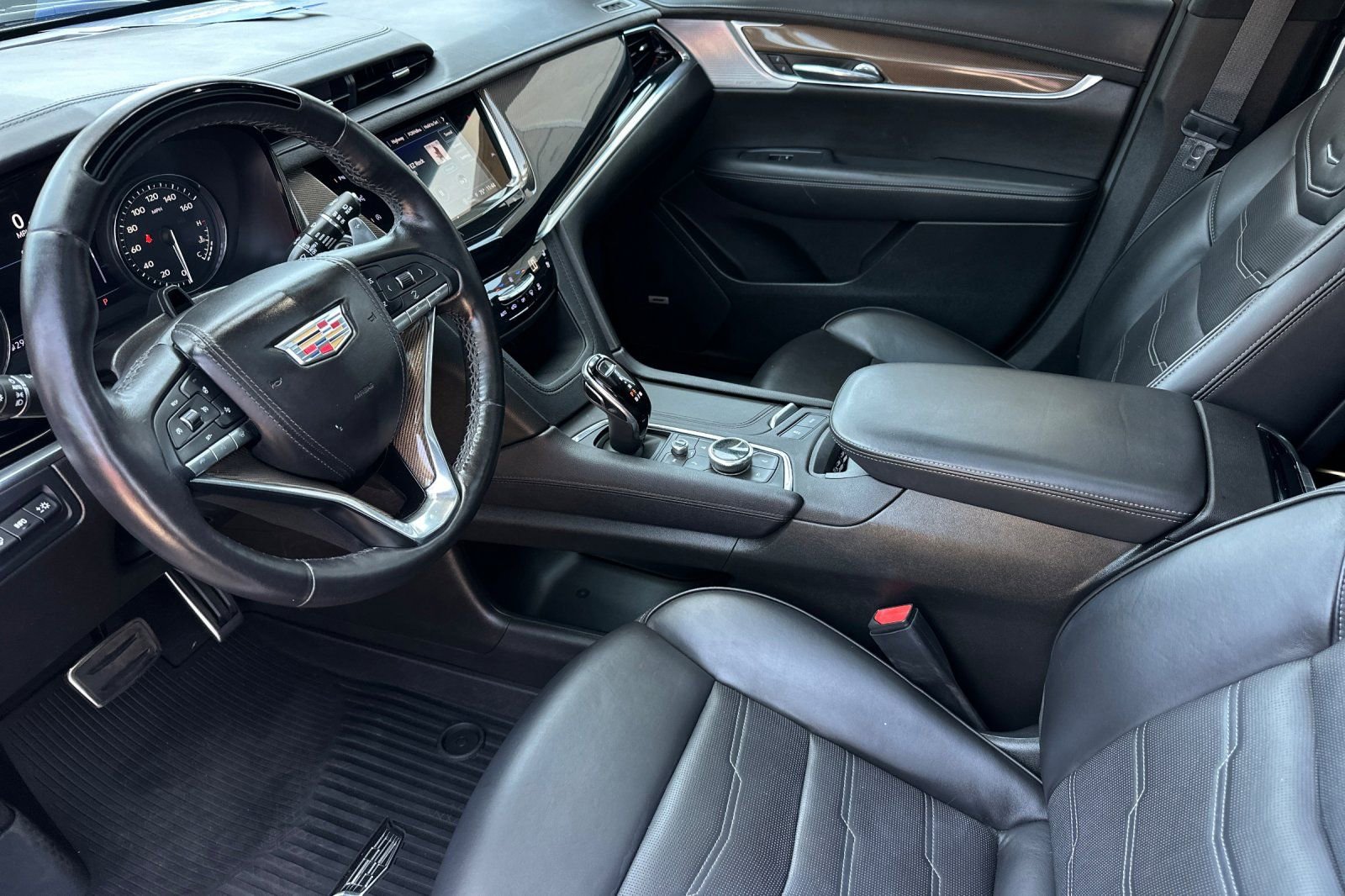 Used 2024 Cadillac XT6 Sport w/ LPO, Onyx Lite Package AWD/4WD image 9