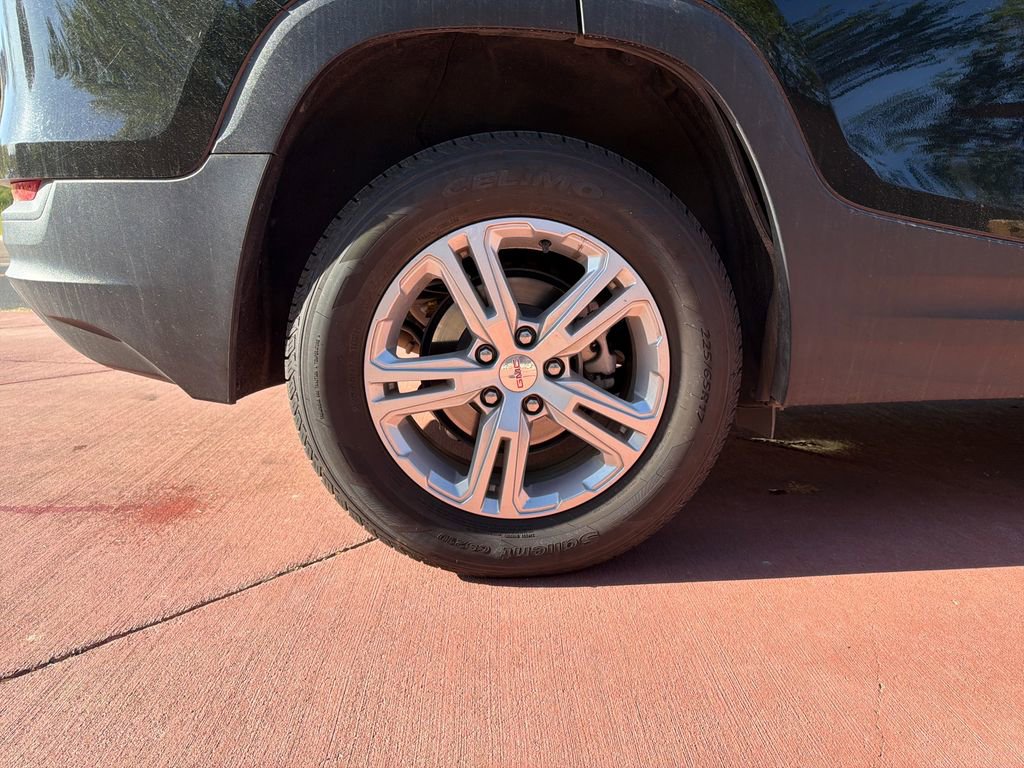 Used 2024 GMC Terrain SLE image 33