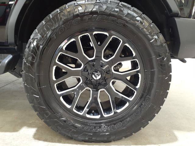 Certified 2025 Ford Bronco Outer Banks w/ Black Appearance Package AWD/4WD image 21