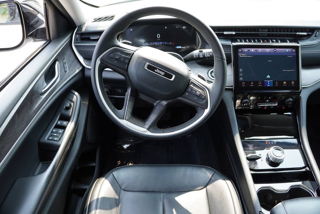 Used 2023 Jeep Grand Cherokee Limited AWD/4WD image 20