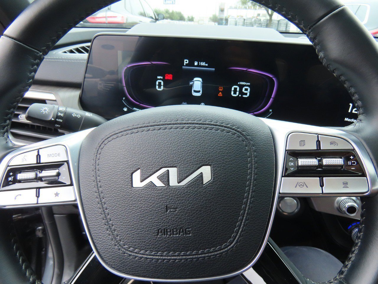 Used 2024 Kia Telluride EX w/ EX Captain's Chair Package image 28