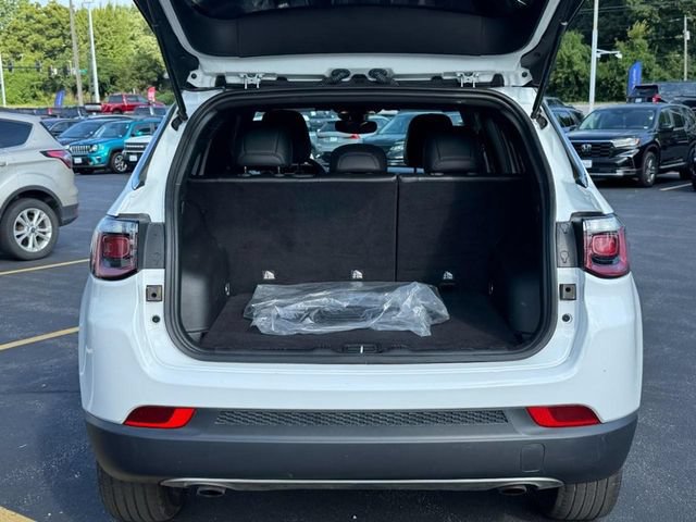Used 2023 Jeep Compass Limited AWD/4WD image 5