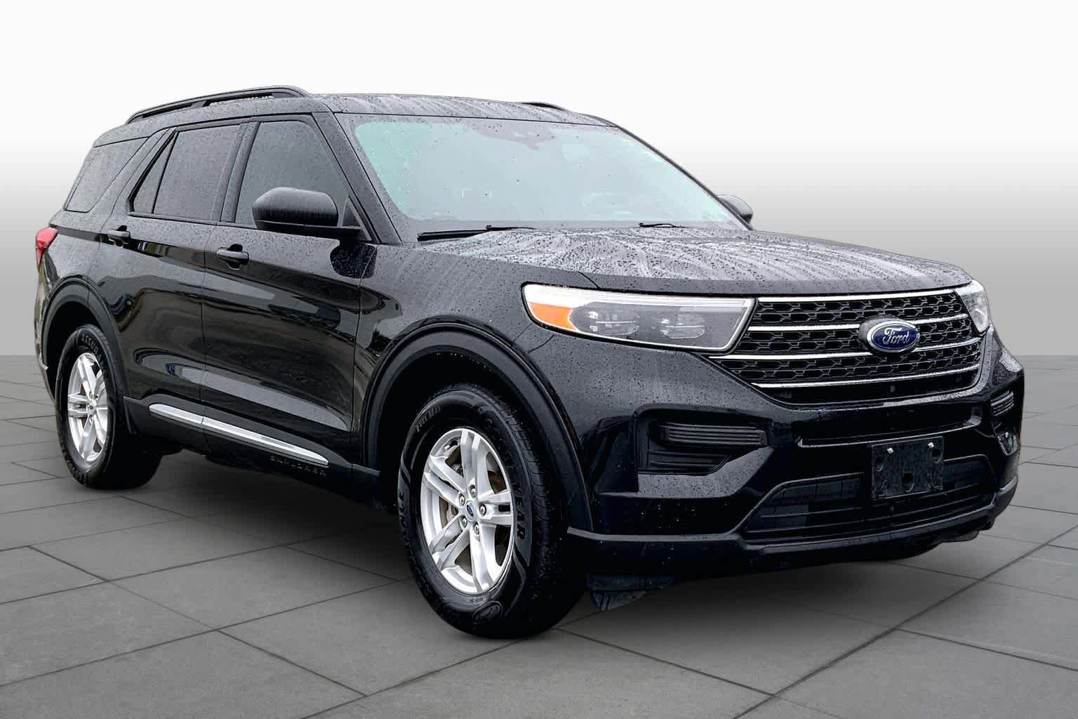 Certified 2022 Ford Explorer XLT RWD image 3