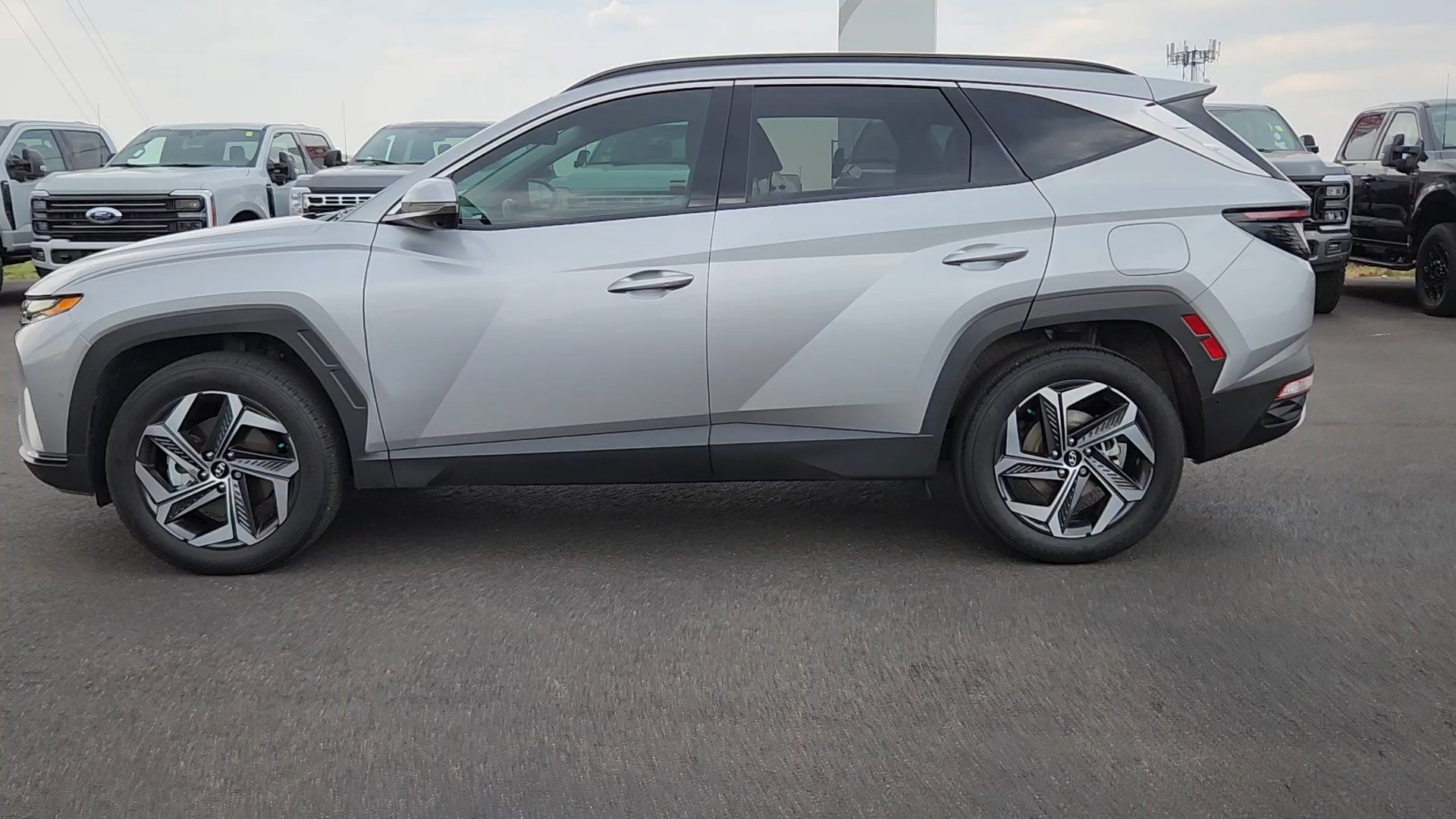 Used 2023 Hyundai Tucson Limited AWD/4WD image 2