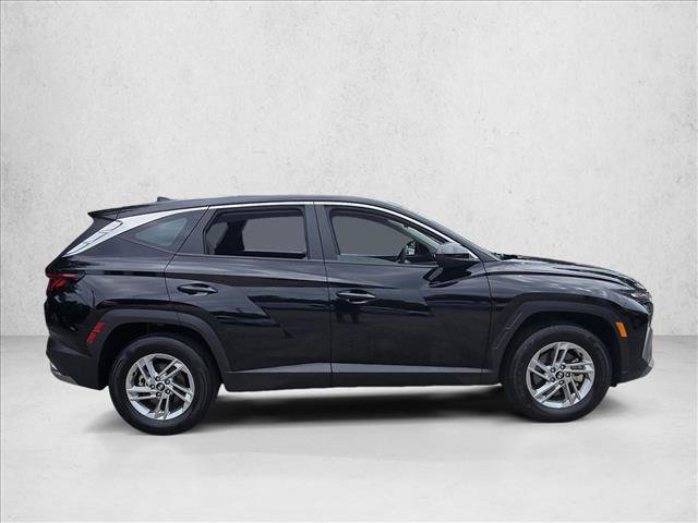 Used 2025 Hyundai Tucson SE AWD/4WD image 4