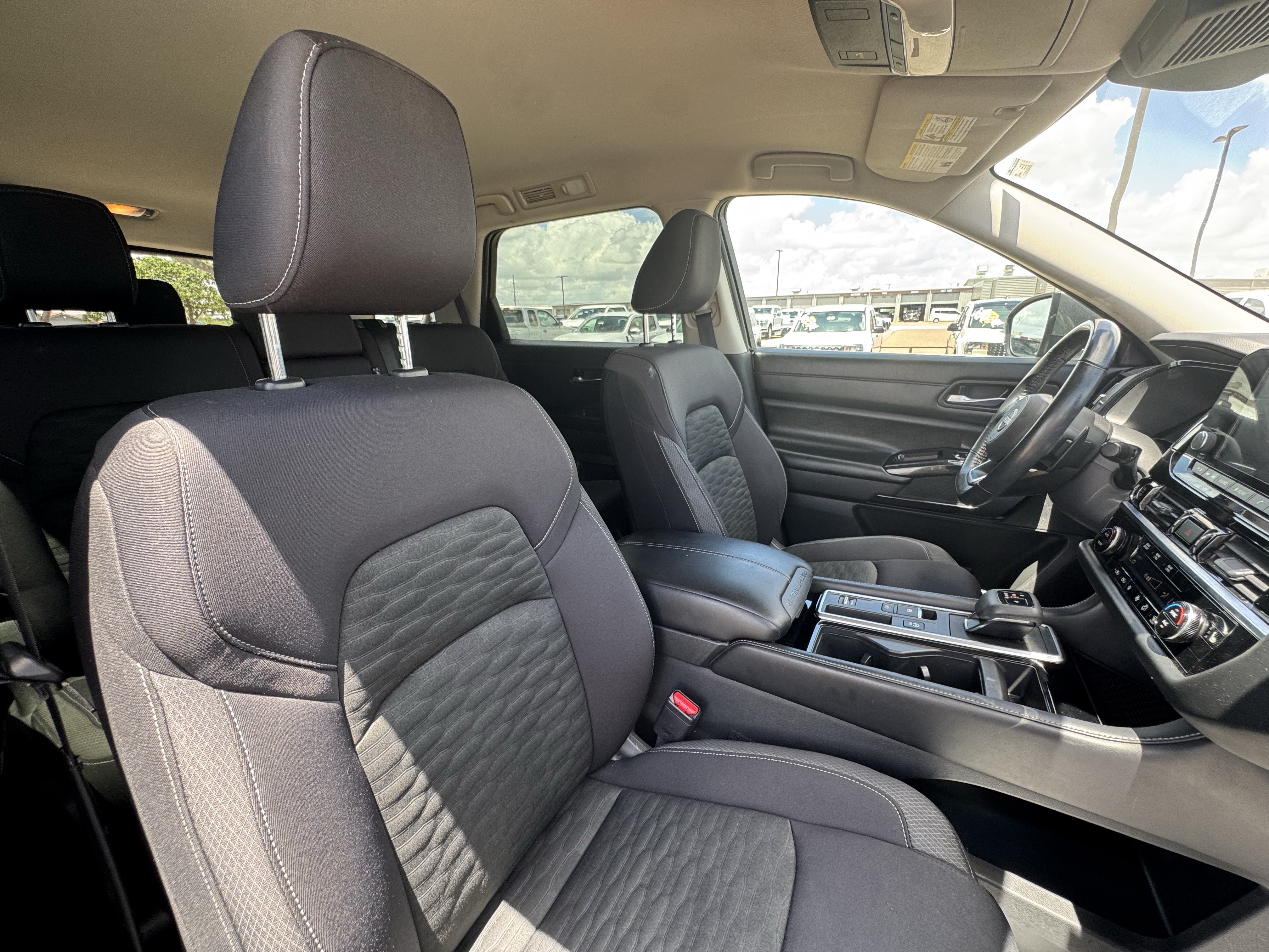 Used 2022 Nissan Pathfinder SV FWD image 37