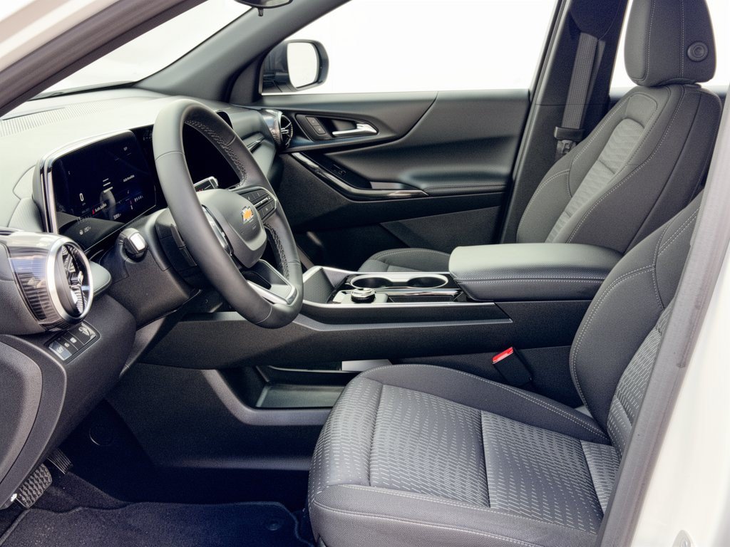 Used 2026 Chevrolet Equinox LT FWD image 5