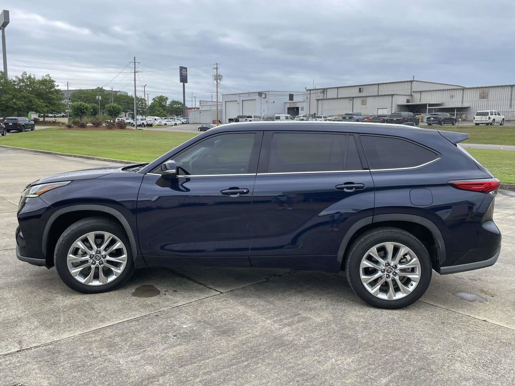 Used 2021 Toyota Highlander Limited FWD image 6