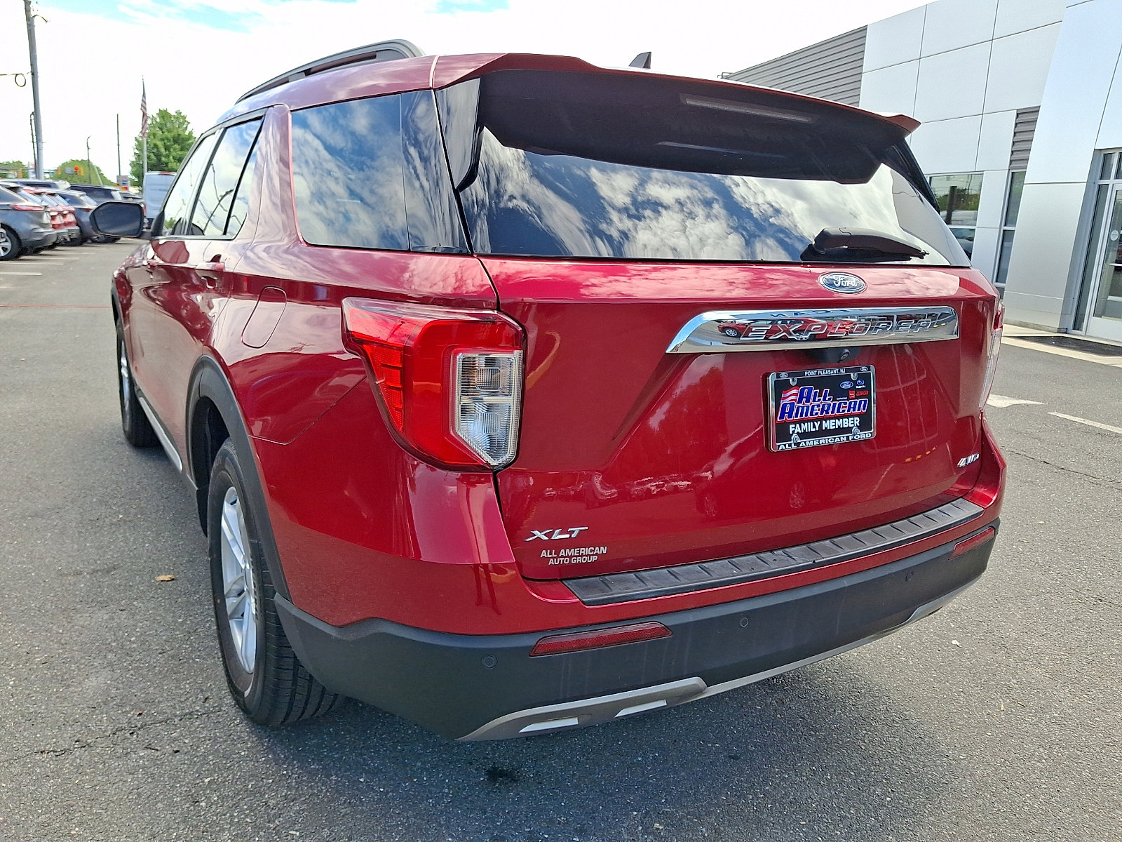 Certified 2022 Ford Explorer XLT w/ Equipment Group 202A AWD/4WD image 8