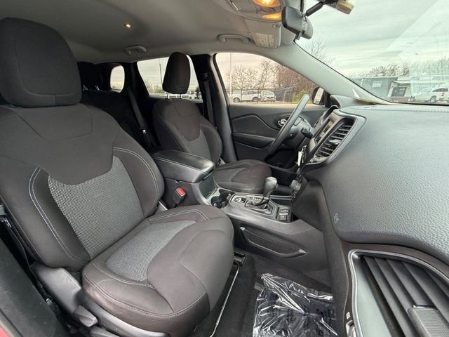 Used 2019 Jeep Cherokee Latitude w/ Popular Appearance Group image 16