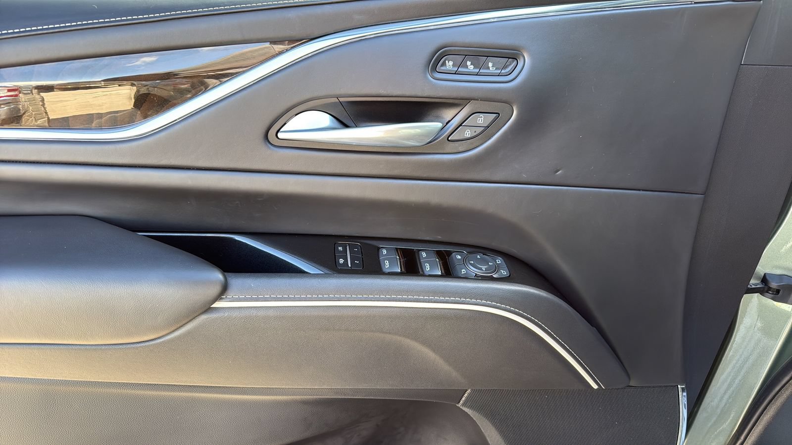 Used 2024 Cadillac Escalade Sport Platinum AWD/4WD image 12