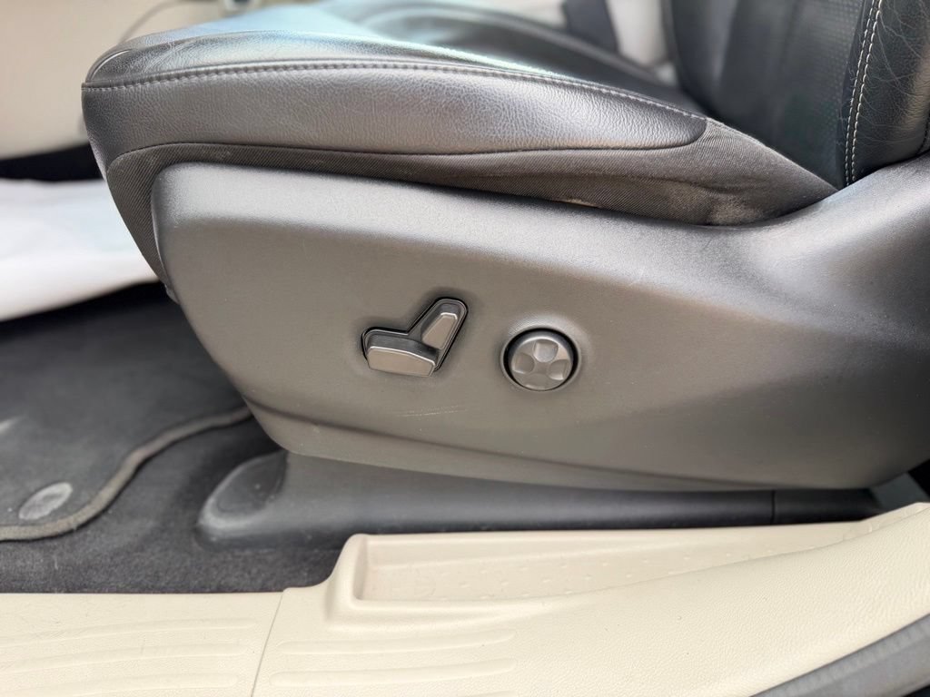 Used 2022 Chrysler Pacifica Touring-L FWD image 14