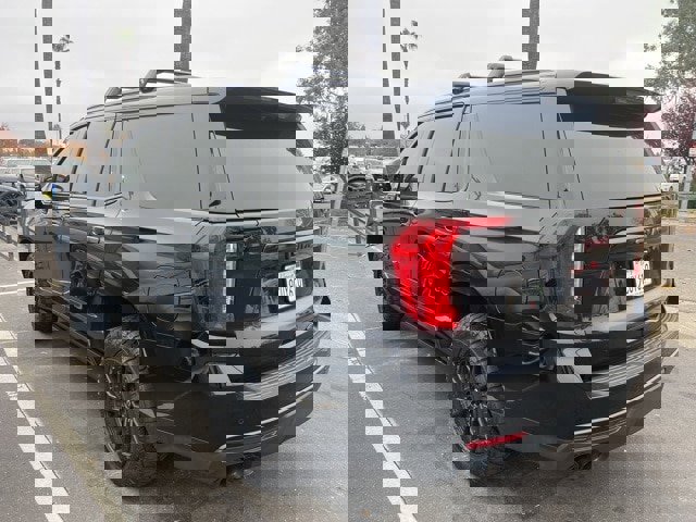 Used 2023 GMC Yukon AT4 w/ Technology Package image 8