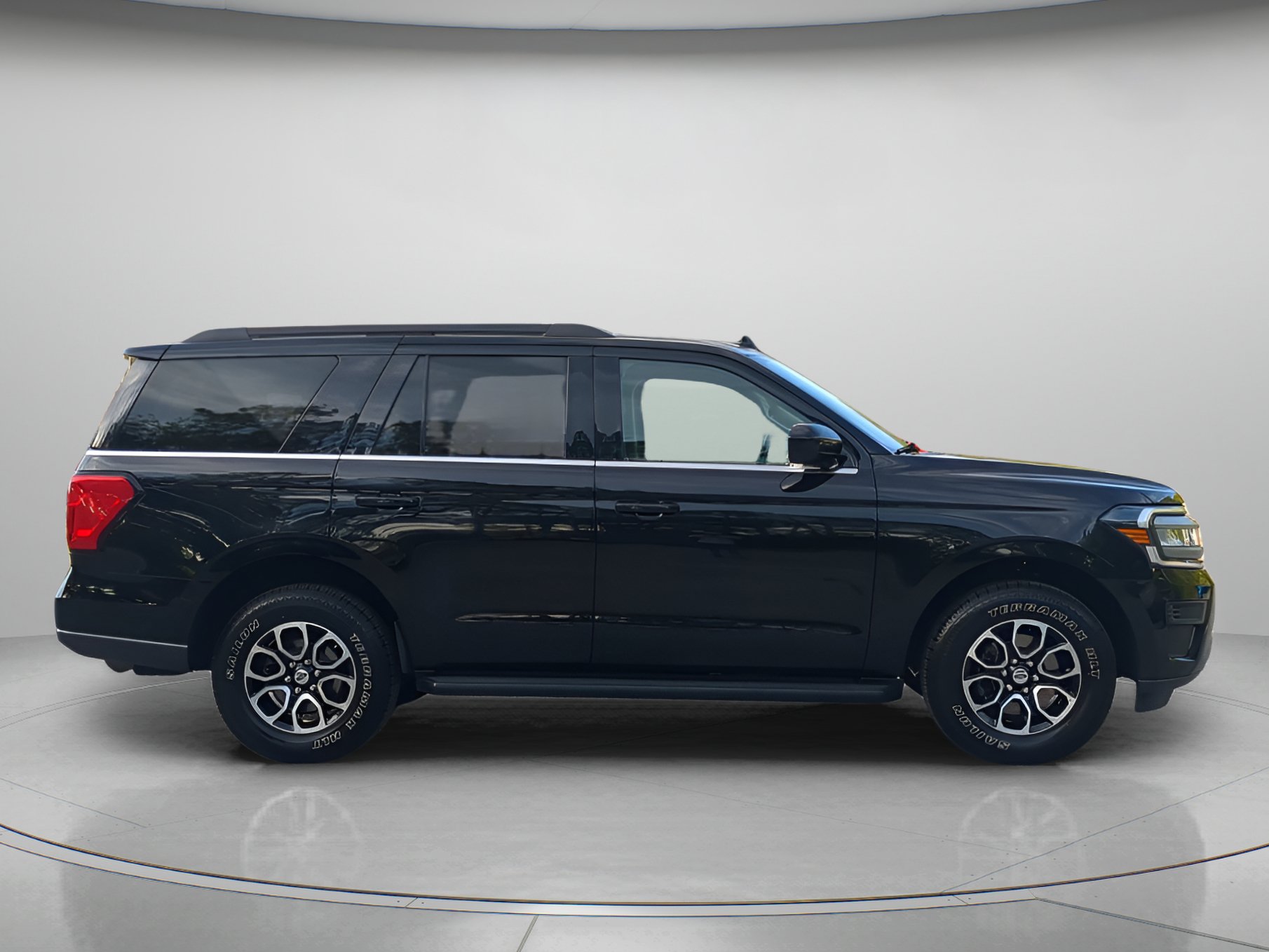 Certified 2024 Ford Expedition XLT RWD image 39