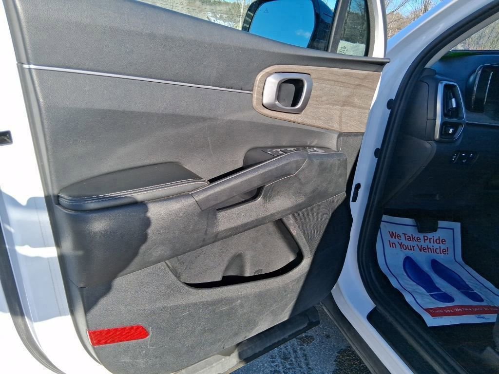 Used 2021 Kia Sorento EX image 11