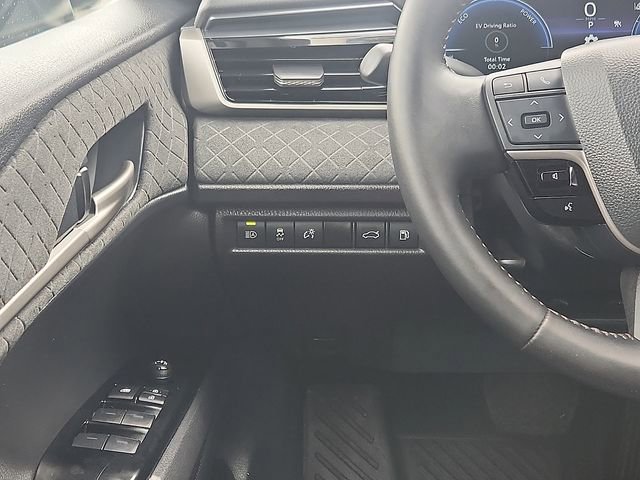 Used 2025 Toyota Camry XLE AWD/4WD image 12