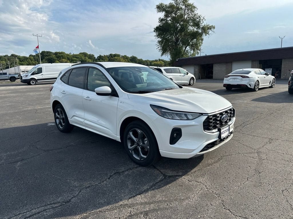 Certified 2024 Ford Escape ST-Line Select w/ Tech Pack #1 AWD/4WD image 3