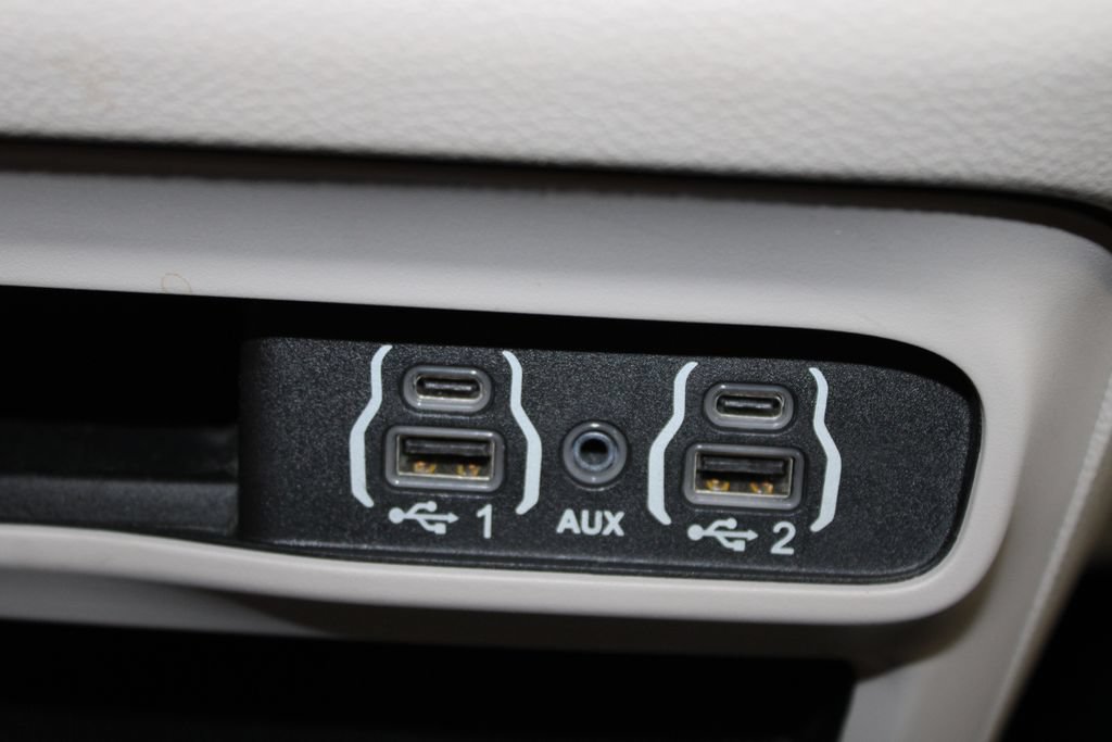 Used 2024 Chrysler Pacifica Touring-L FWD image 46