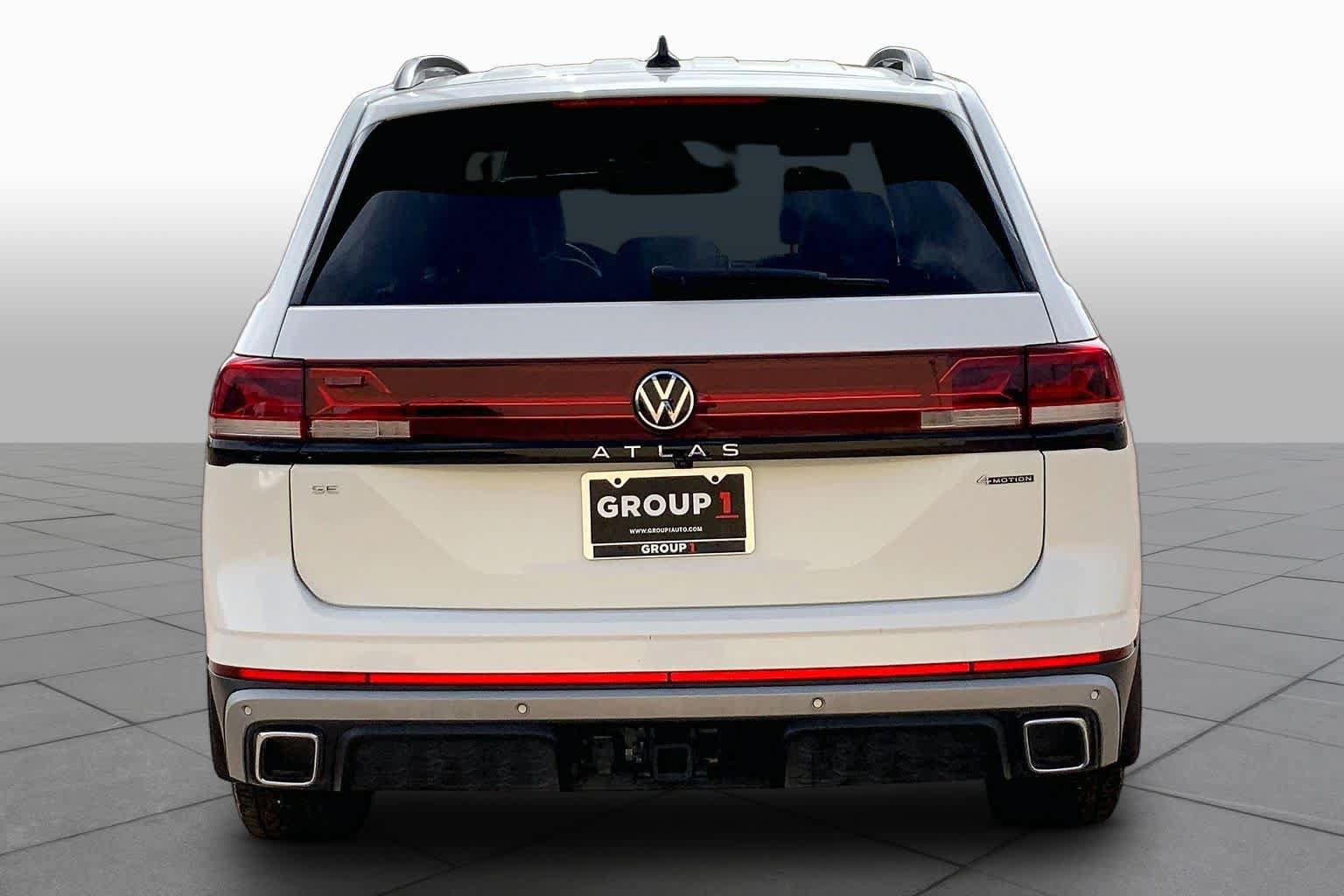 Used 2024 Volkswagen Atlas Peak Edition SE AWD/4WD image 5