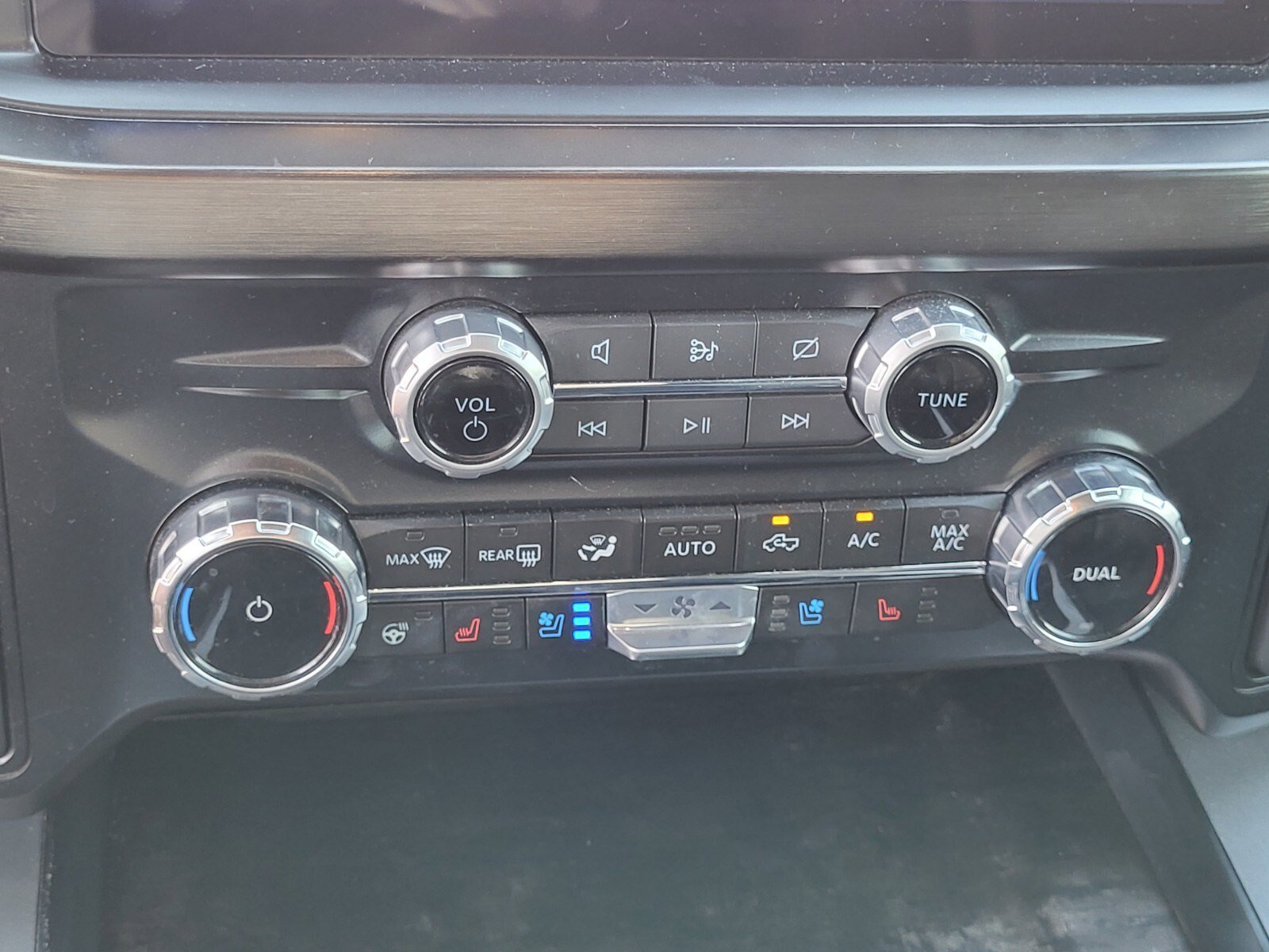 Certified 2024 Ford F250 Lariat w/ Black Appearance Package AWD/4WD image 23