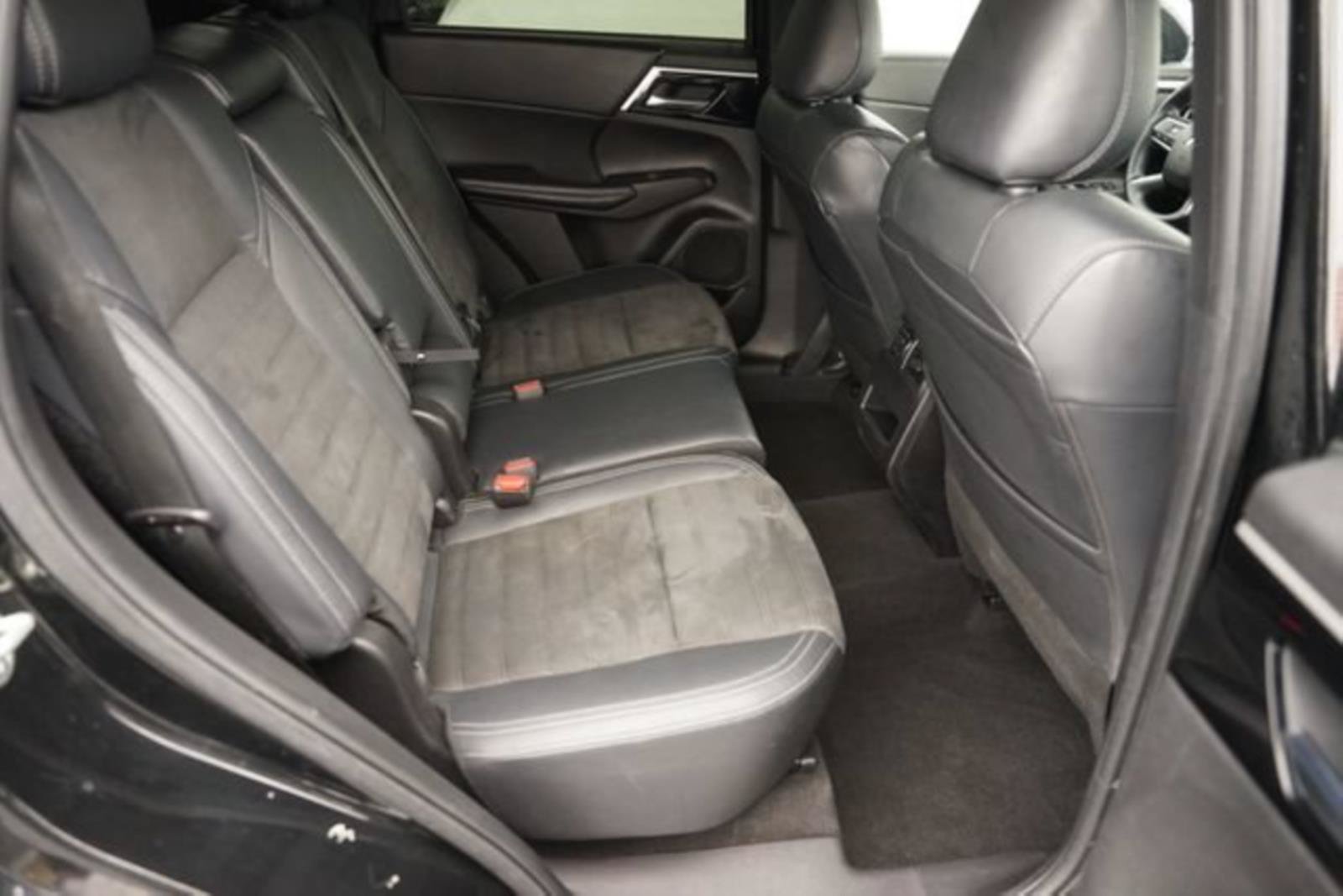 Used 2022 Mitsubishi Outlander SE FWD image 17