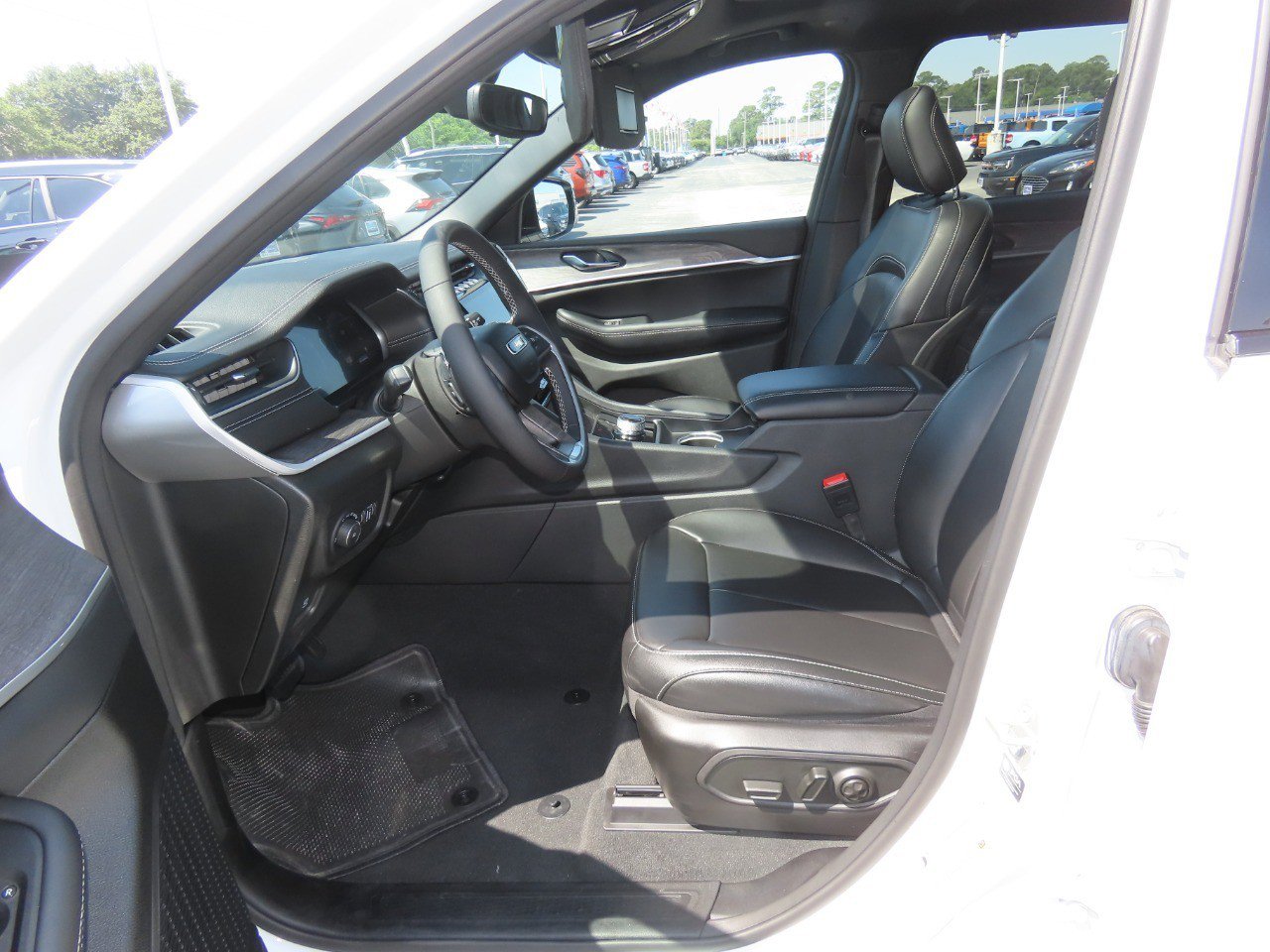 Used 2024 Jeep Grand Cherokee L Limited RWD image 25
