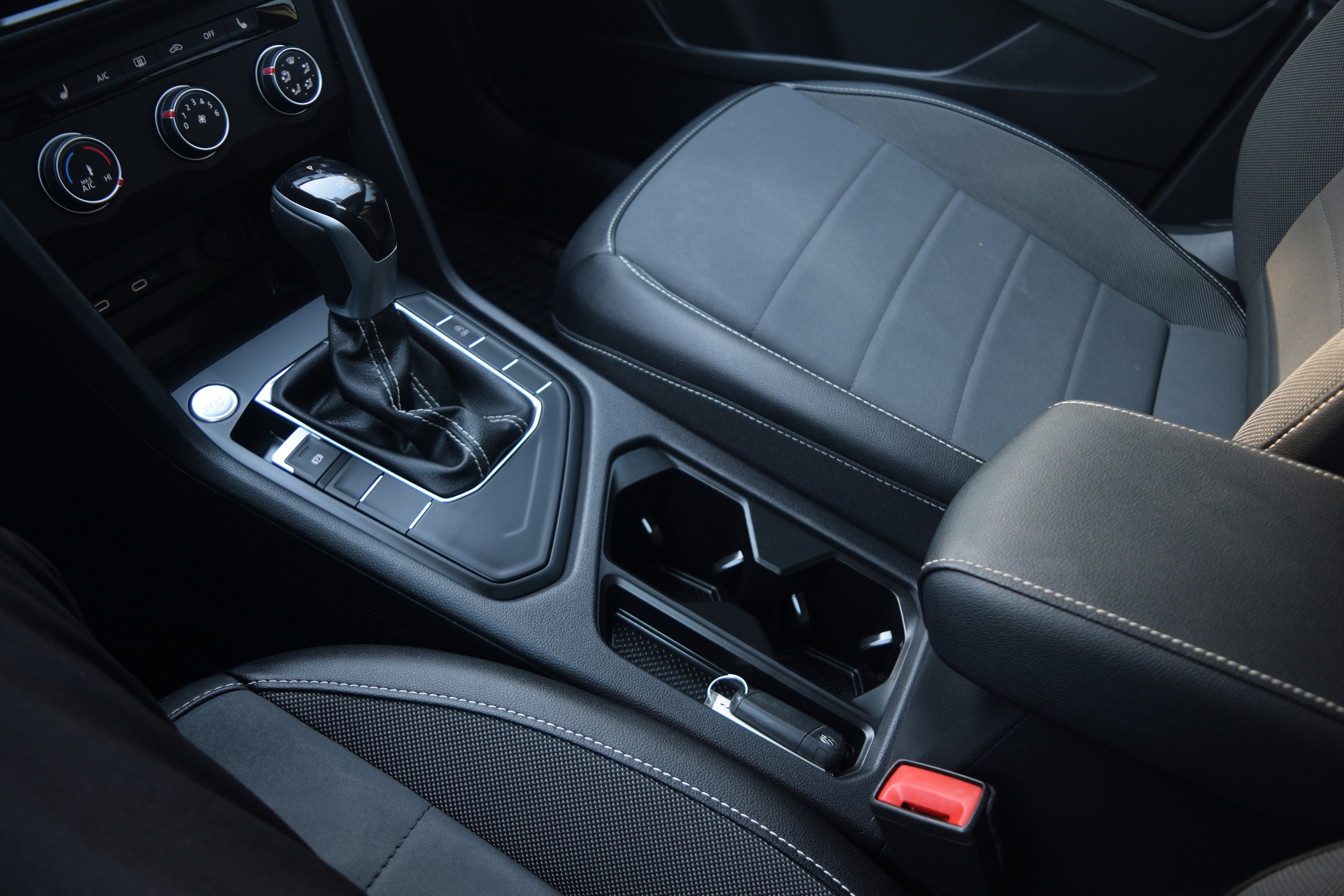 Used 2022 Volkswagen Taos SE w/ Panoramic Sunroof Package image 13