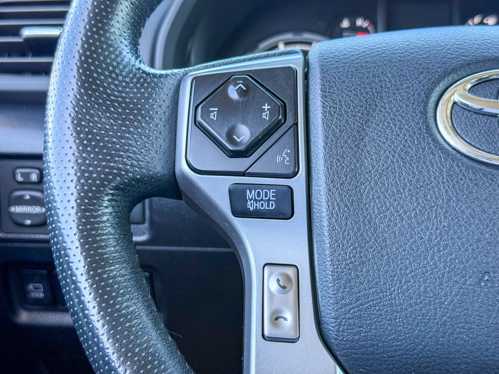 Used 2023 Toyota 4Runner Limited AWD/4WD image 33