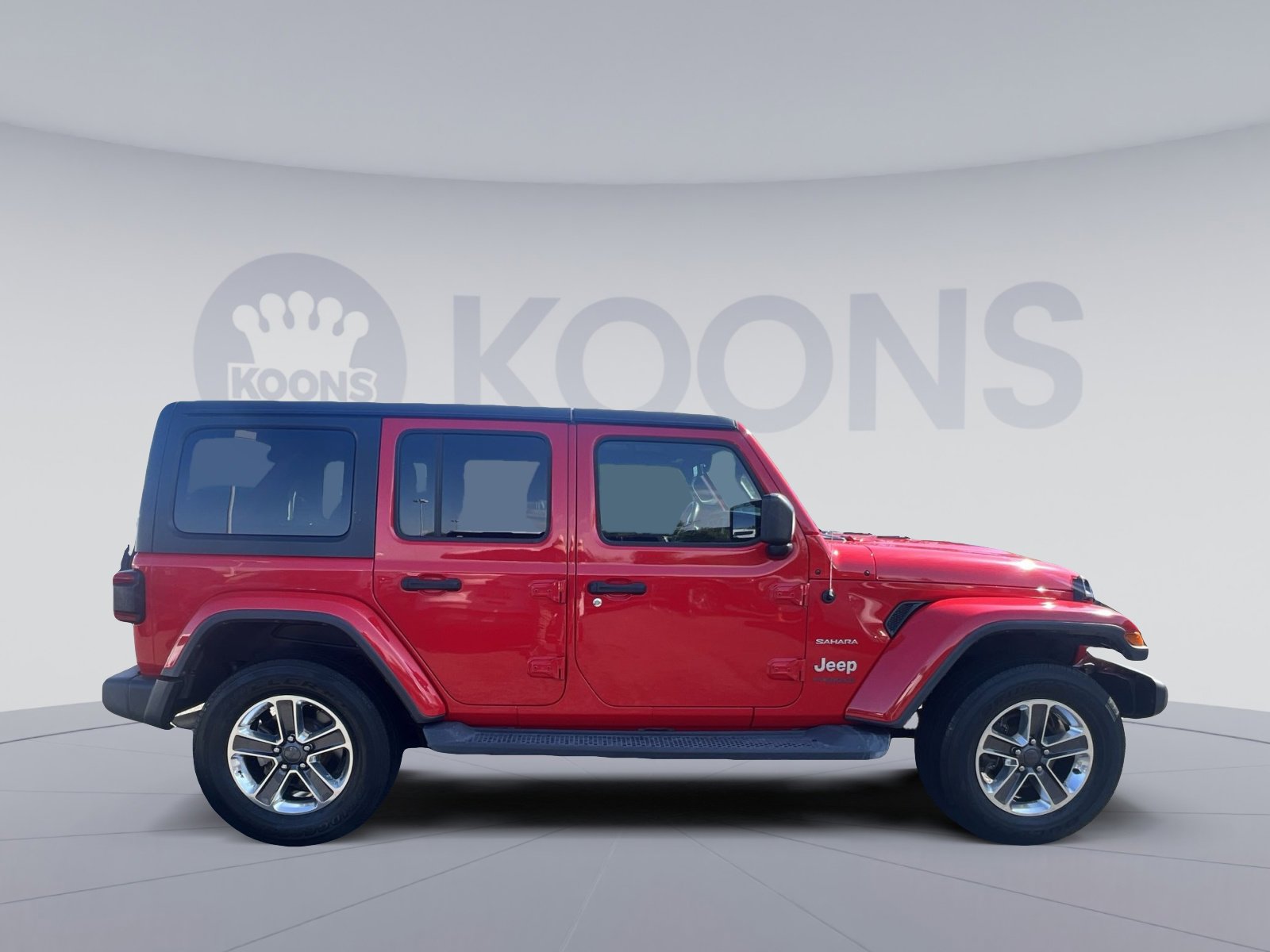 Used 2018 Jeep Wrangler Unlimited Sahara w/ Dual Top Group AWD/4WD image 17
