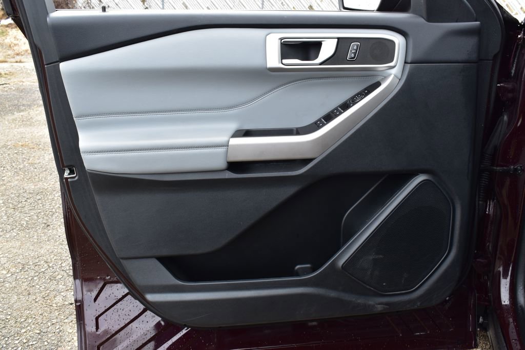 Certified 2022 Ford Explorer XLT w/ Equipment Group 202A image 9