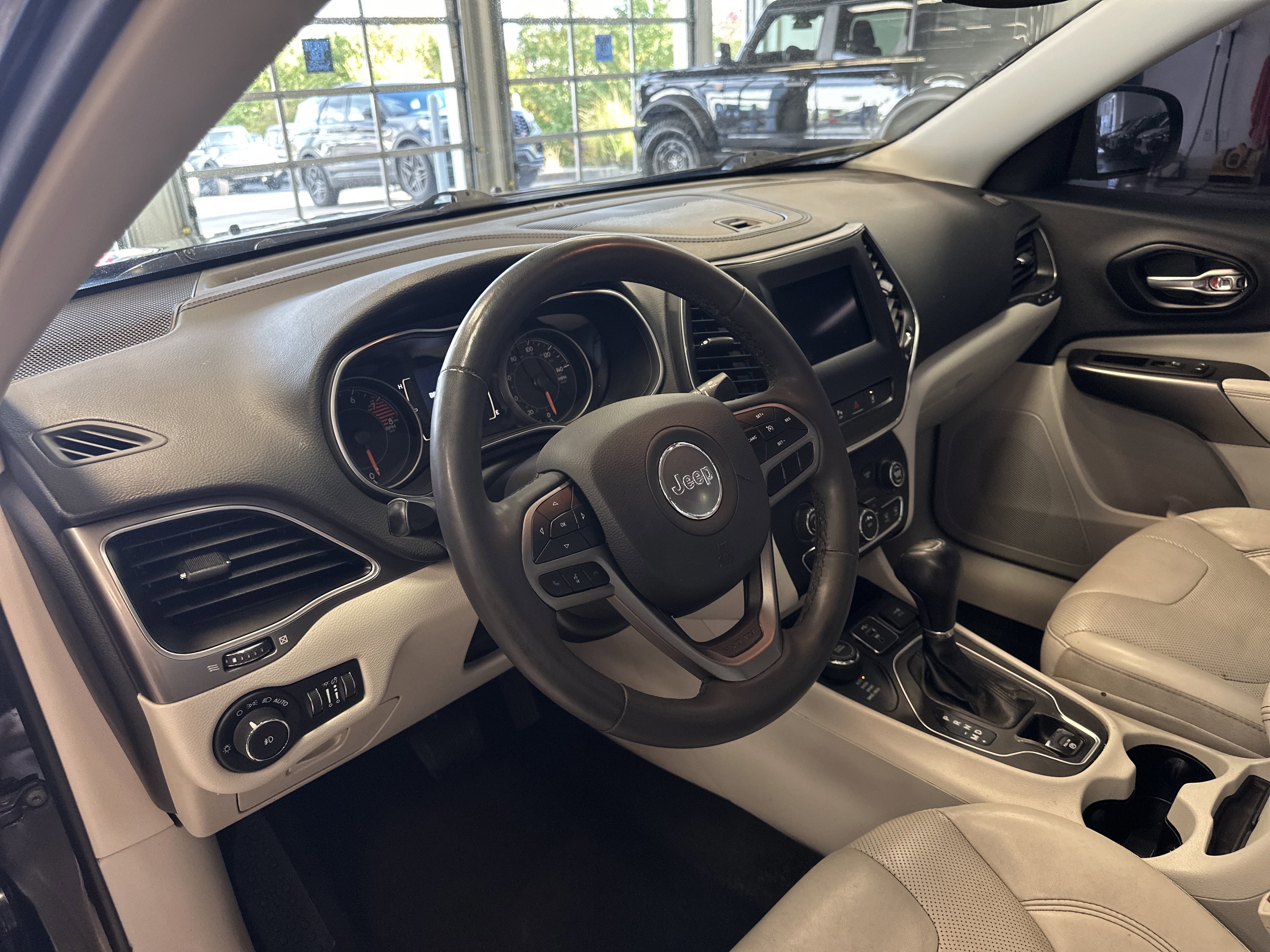 Used 2021 Jeep Cherokee Latitude Lux image 24