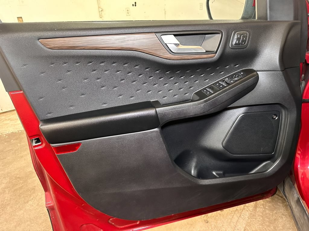 Certified 2020 Ford Escape Titanium AWD/4WD image 25