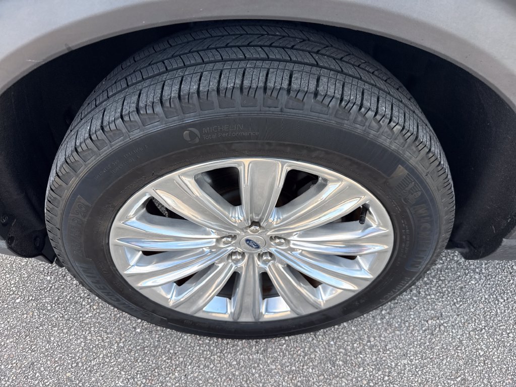 Certified 2022 Ford Explorer Limited AWD/4WD image 14
