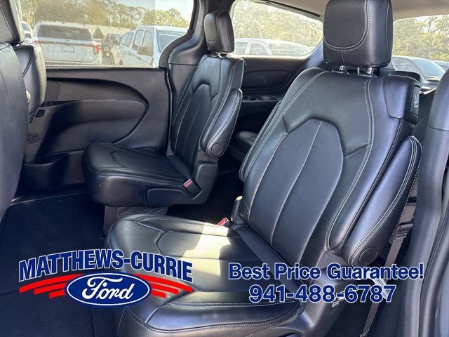 Used 2025 Chrysler Pacifica Select FWD image 12