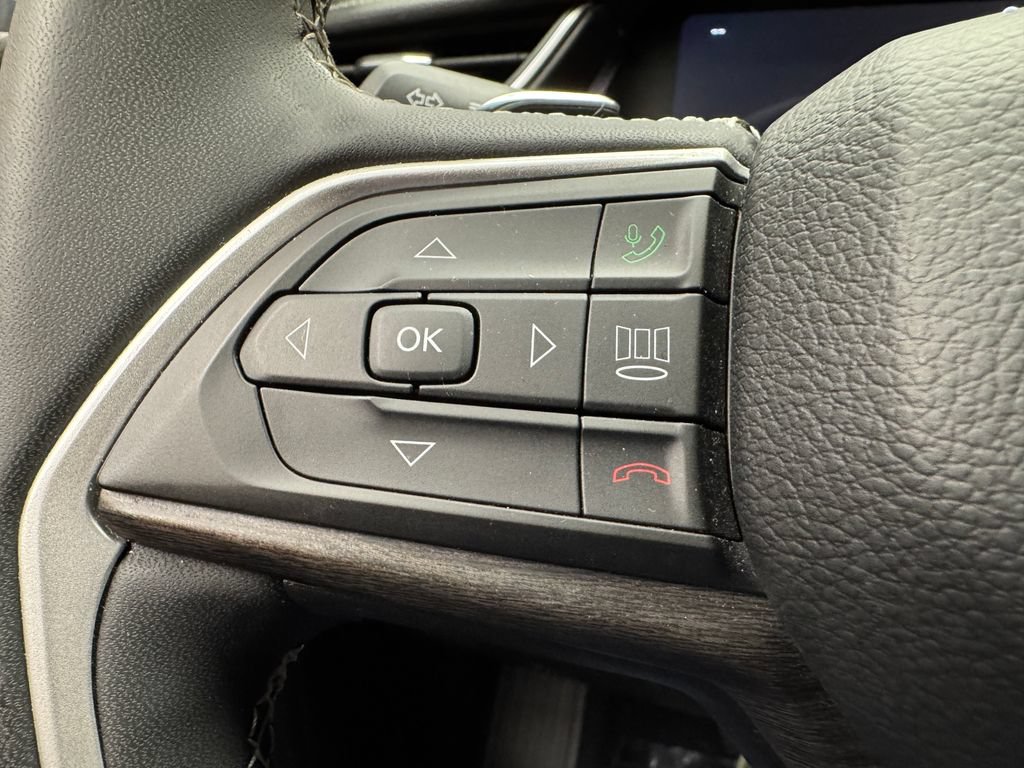 Used 2023 Jeep Grand Cherokee L Limited AWD/4WD image 14
