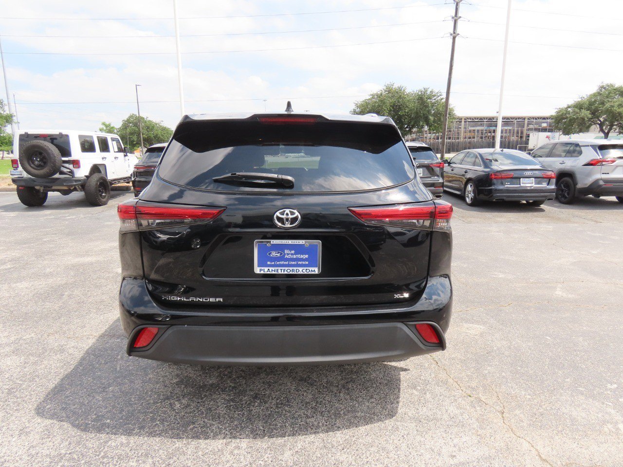 Used 2023 Toyota Highlander XLE FWD image 11