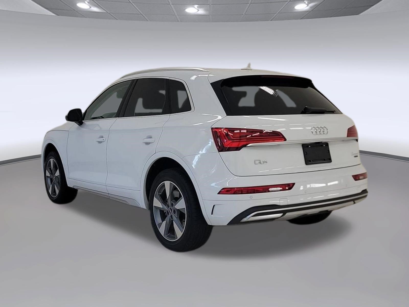 Used 2024 Audi Q5 2.0T Premium w/ Convenience Package AWD/4WD image 3