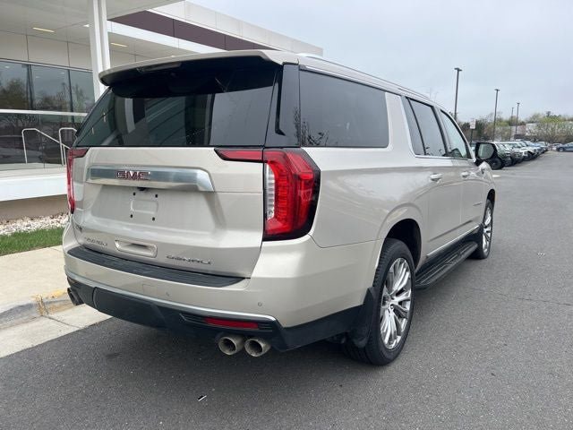 Used 2022 GMC Yukon XL Denali AWD/4WD image 9
