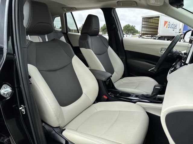 Used 2024 Toyota Corolla Cross XLE w/ Convenience Package FWD image 25