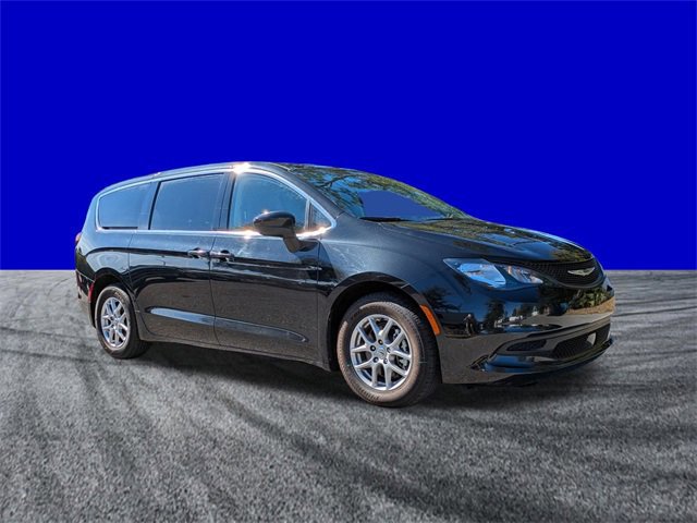 Used 2023 Chrysler Voyager LX image 8