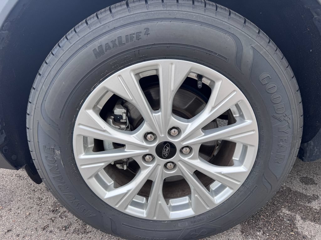 Certified 2025 Ford Escape Active AWD/4WD image 9
