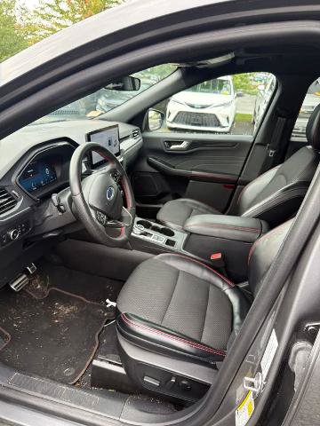 Certified 2023 Ford Escape ST-Line Select w/ Tech Pack #2 AWD/4WD image 5