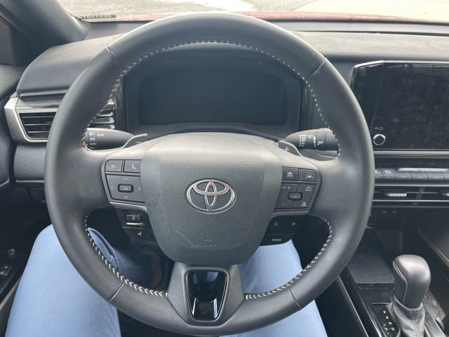 Used 2025 Toyota Camry SE image 9