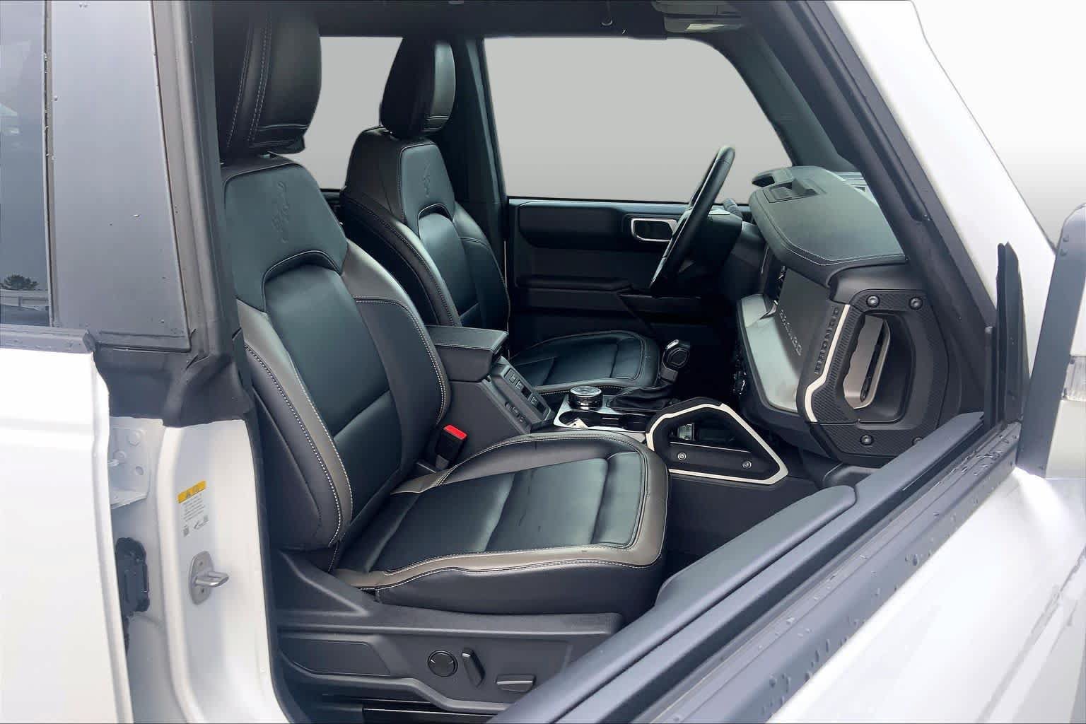 Certified 2025 Ford Bronco Outer Banks w/ Sasquatch Package AWD/4WD image 9