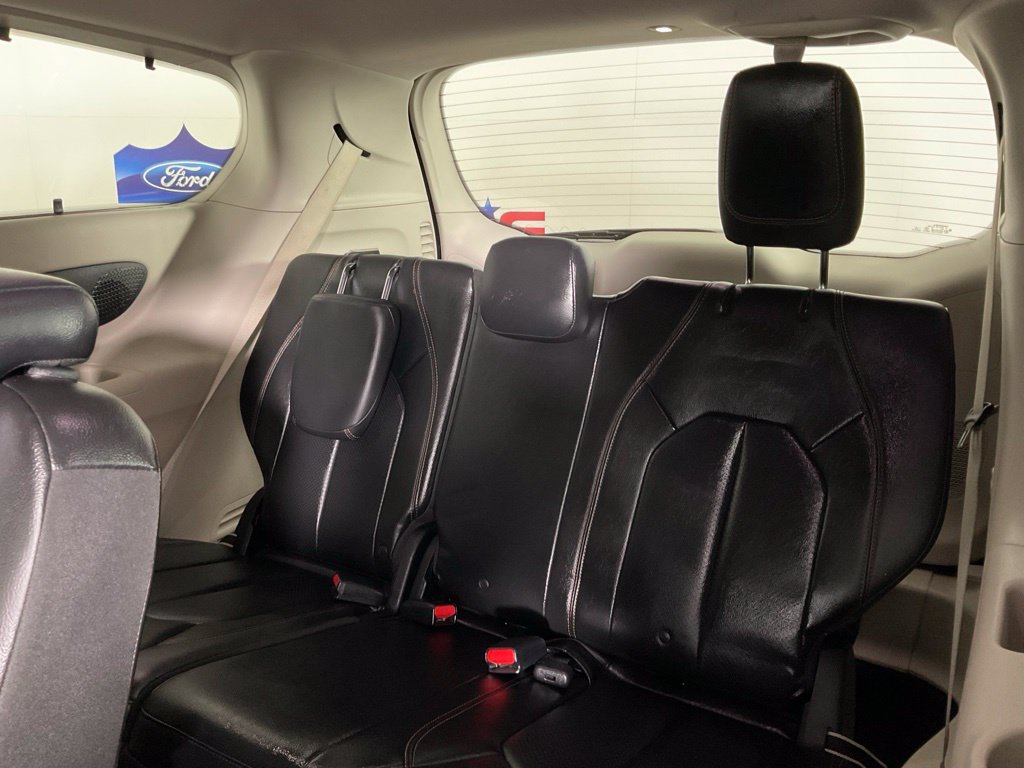 Used 2018 Chrysler Pacifica Touring-L Plus FWD image 17