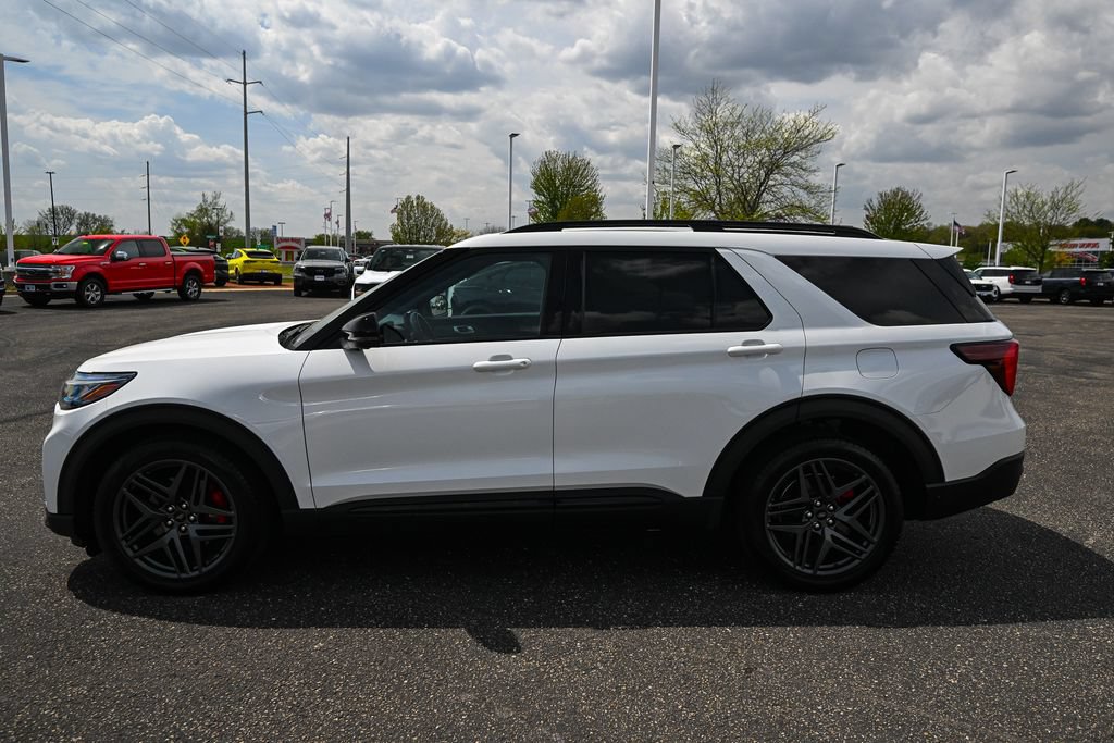 Certified 2025 Ford Explorer ST AWD/4WD image 8