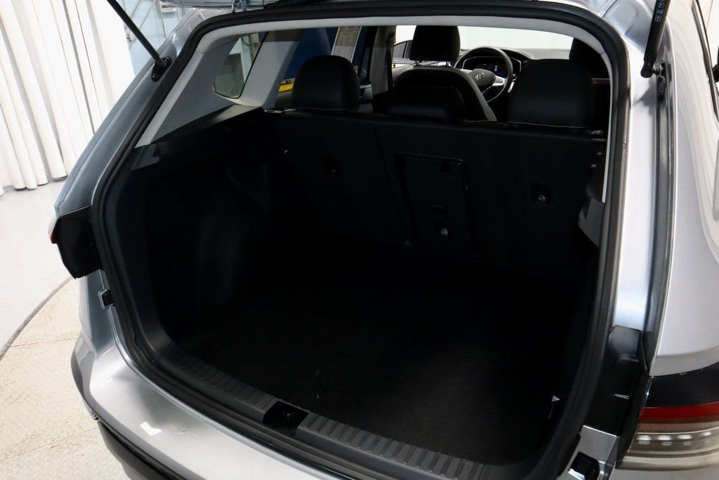 Used 2025 Volkswagen Taos SE image 15